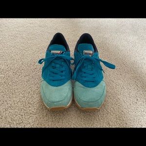 Brooks athletic shoes 8.5